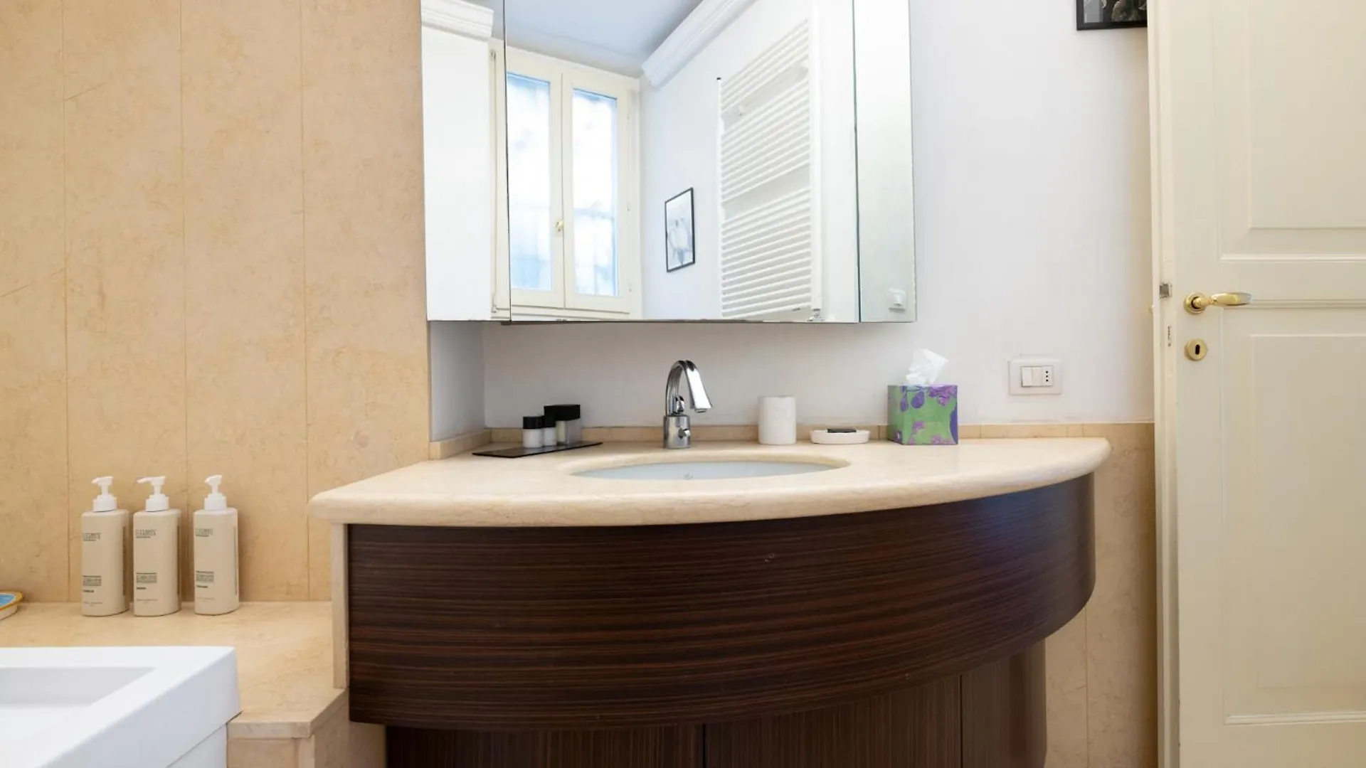 Aldrovandi Suite And Rooms With Private Garden 볼로냐 게스트하우스