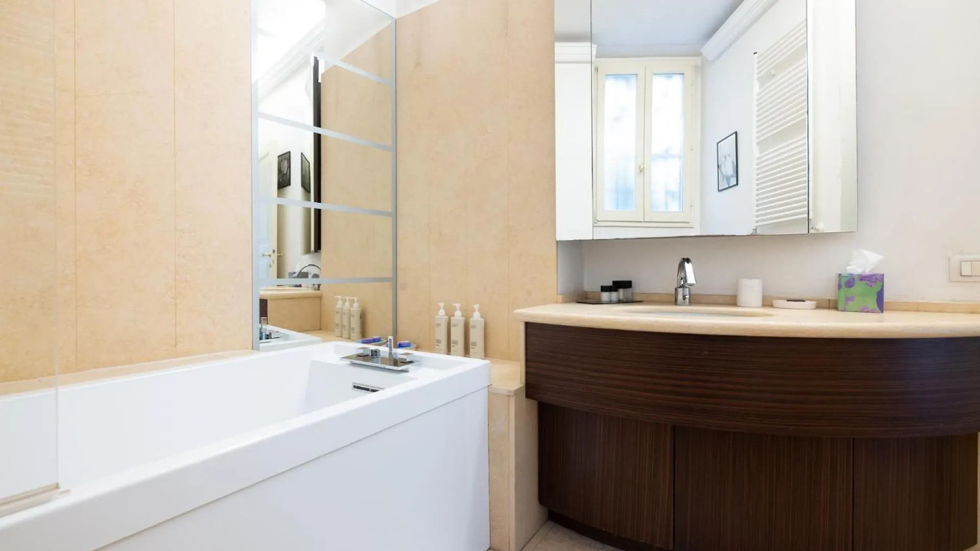 Aldrovandi Suite And Rooms With Private Garden 볼로냐 게스트하우스